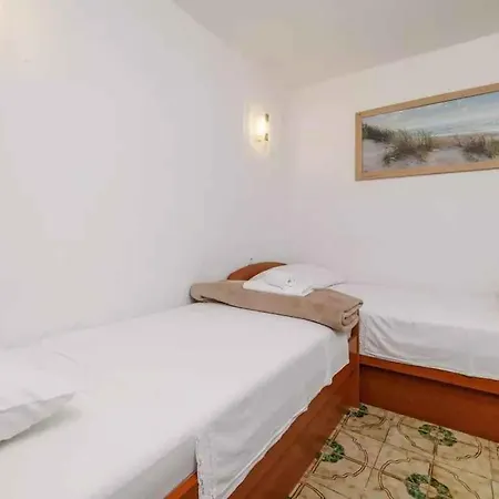 In 39349 Apartment *